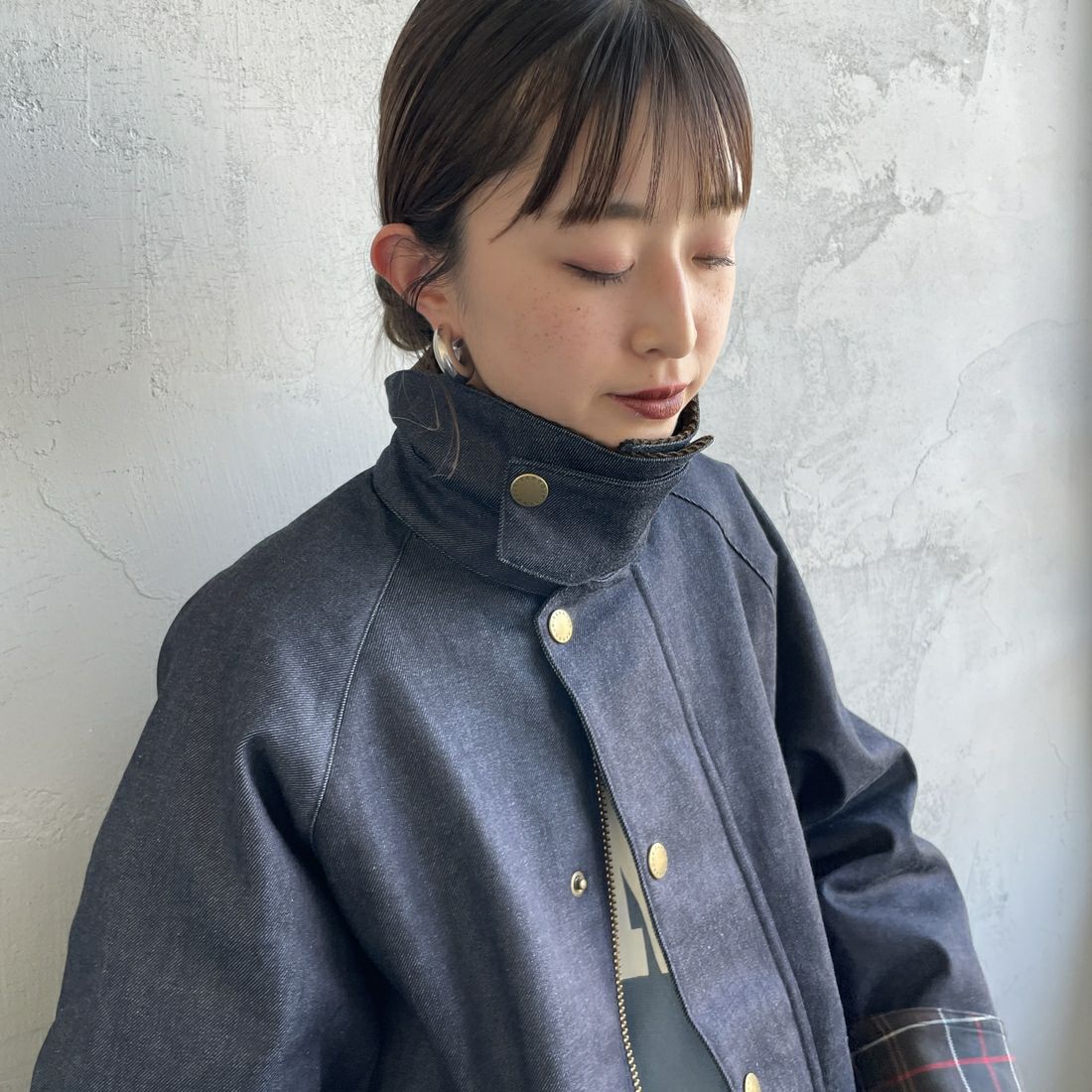 Barbour [バブアー] 別注 中綿入り TRANSPORT コーデュラデニム トランスポートジャケット [MCAS204-JF] BLUE&&モデル身長：150cm 着用サイズ：34&&