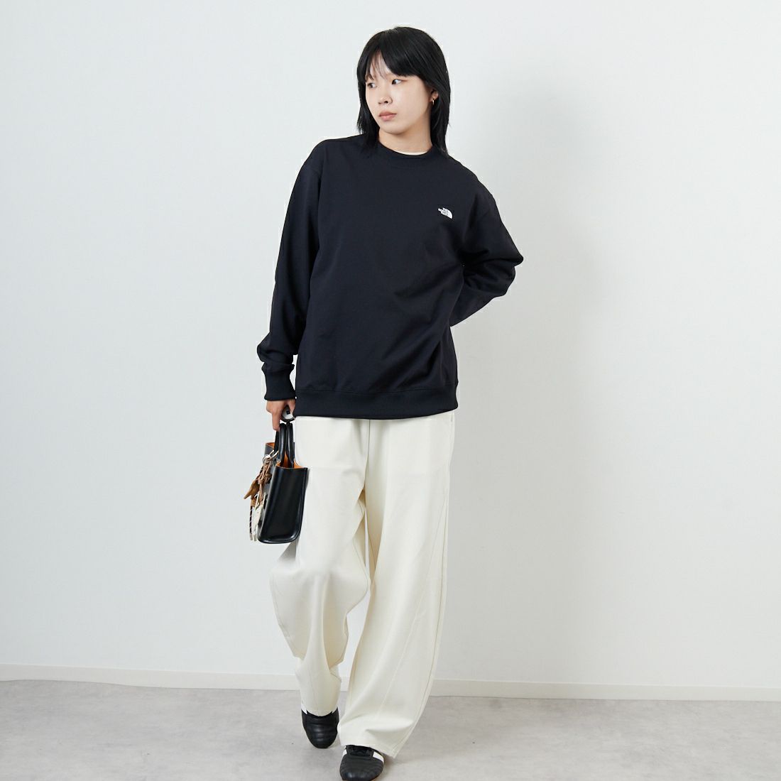 THE NORTH FACE [ザ ノースフェイス] スモールロゴヘザースウェットクルー [NT62532] K &&モデル身長：167cm 着用サイズ：S&&