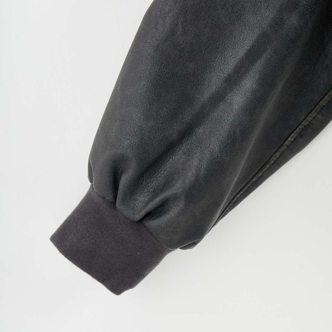 ARMY TWILL SANFORIZED [アーミーツイル サンフォライズド] 別注 ヴィーガンレザー A-2フライトジャケット [AM-2554502-INT-JF] BLACK