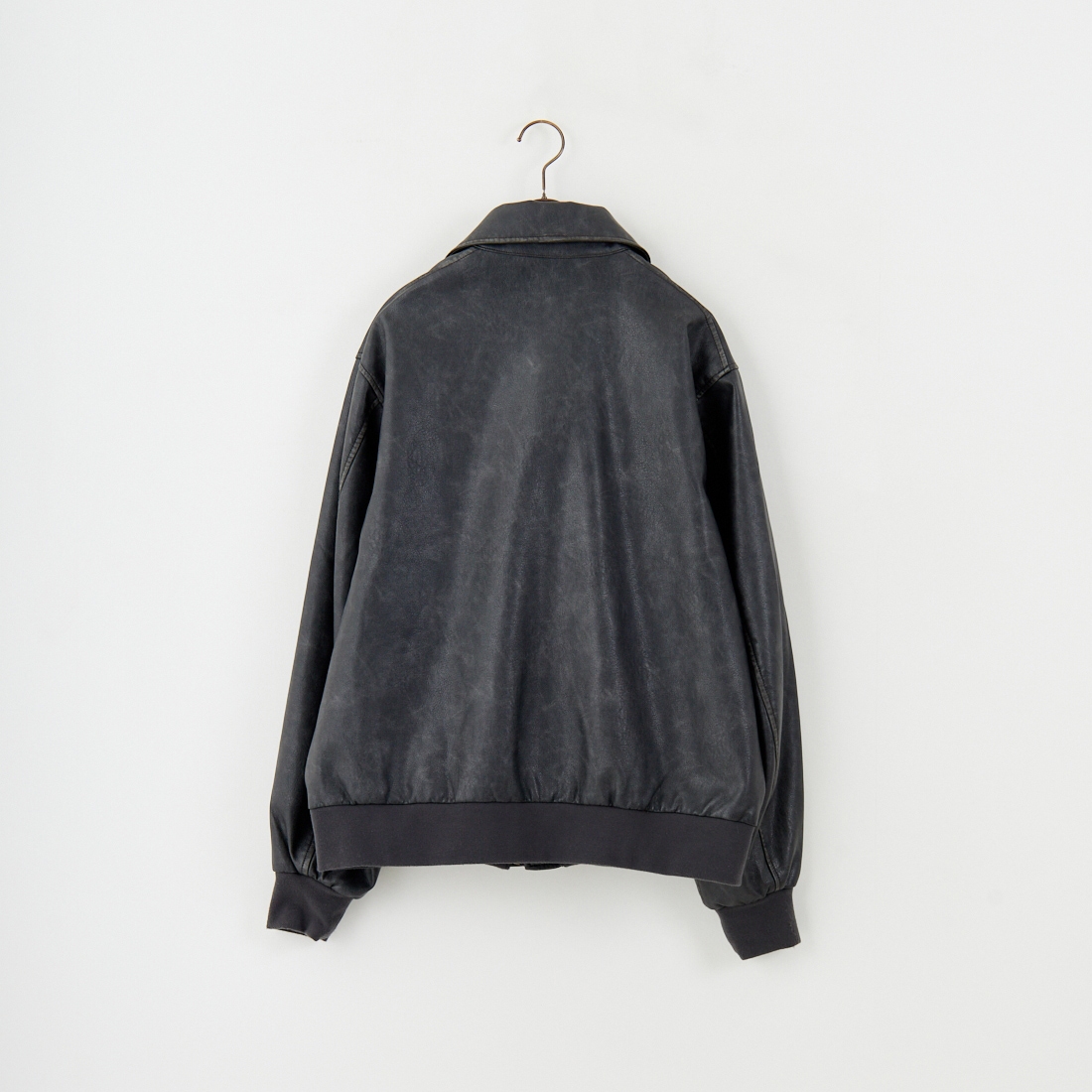 ARMY TWILL SANFORIZED [アーミーツイル サンフォライズド] 別注 ヴィーガンレザー A-2フライトジャケット [AM-2554502-INT-JF] BLACK