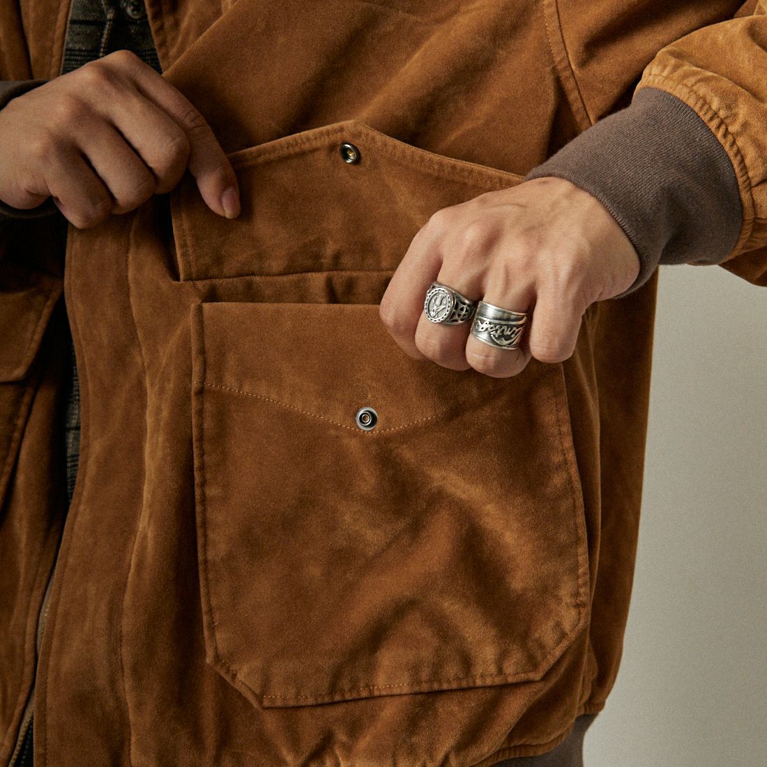 ARMY TWILL SANFORIZED [アーミーツイル サンフォライズド] 別注 ヴィーガンレザー A-2フライトジャケット [AM-2554502-INT-JF] BEG SUEDE