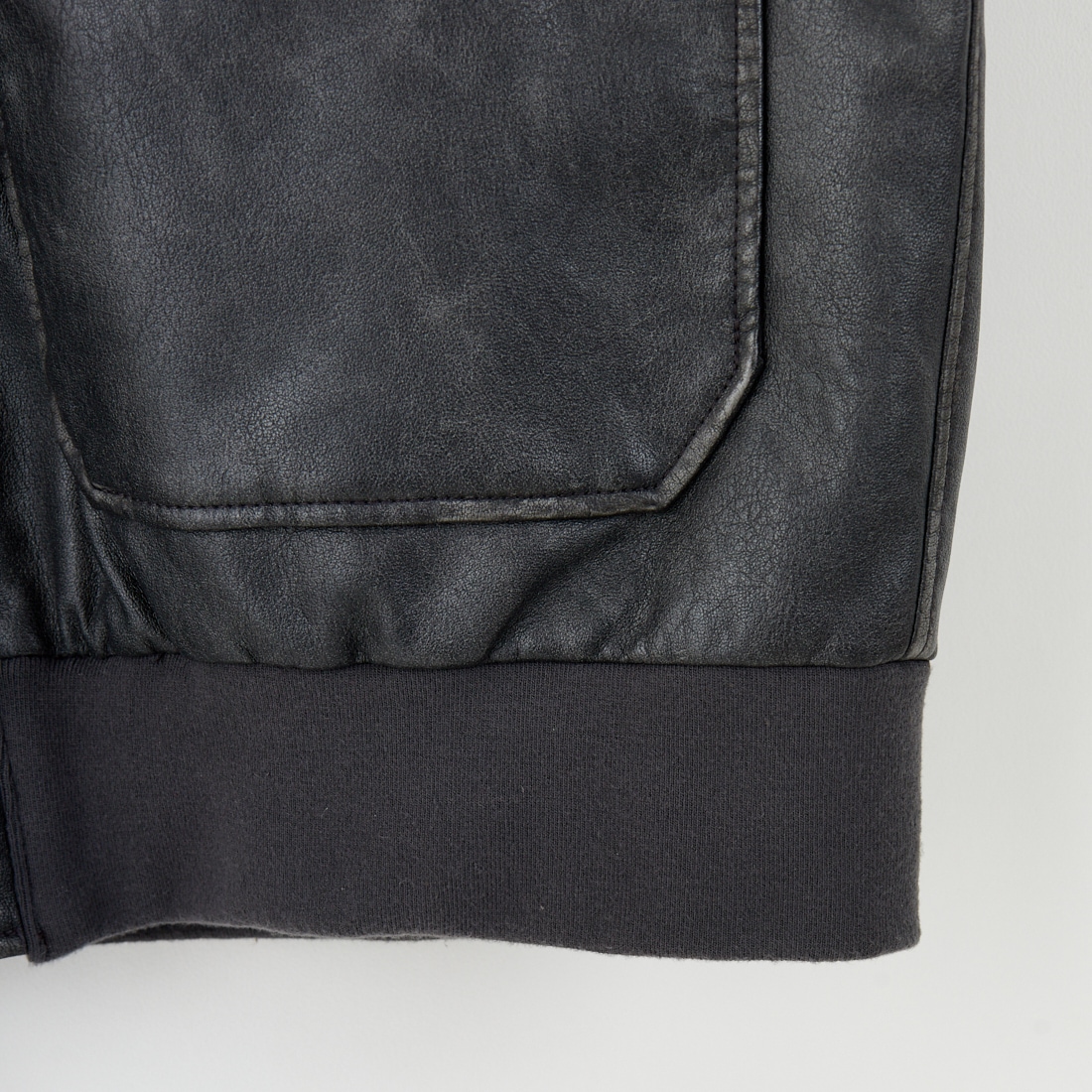 ARMY TWILL SANFORIZED [アーミーツイル サンフォライズド] 別注 ヴィーガンレザー A-2フライトジャケット [AM-2554502-INT-JF] BLACK