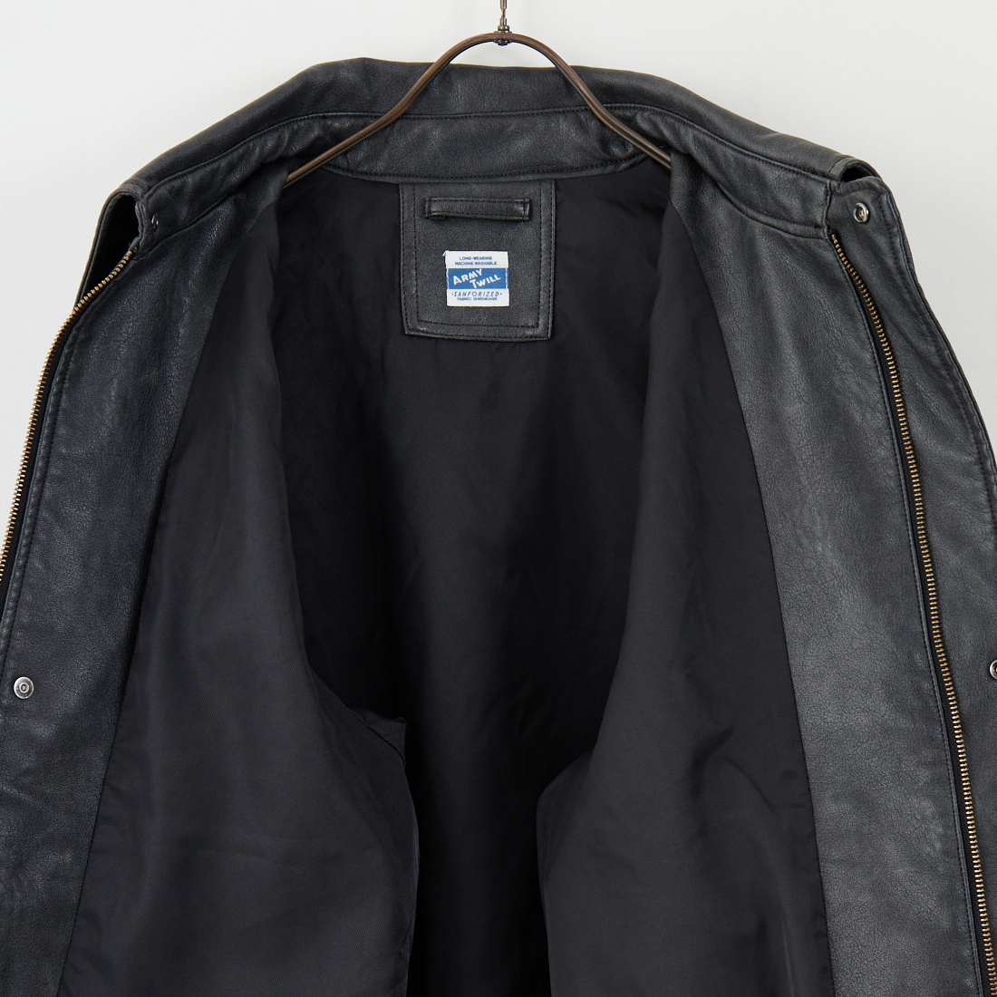 ARMY TWILL SANFORIZED [アーミーツイル サンフォライズド] 別注 ヴィーガンレザー A-2フライトジャケット [AM-2554502-INT-JF] BLACK