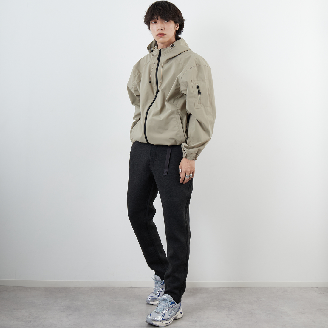 GRAMiCCi [グラミチ] 別注 テックニット スリムパンツ [GUP5-F1021-JF] CHARCOAL &&モデル身長：179cm 着用サイズ：L&&