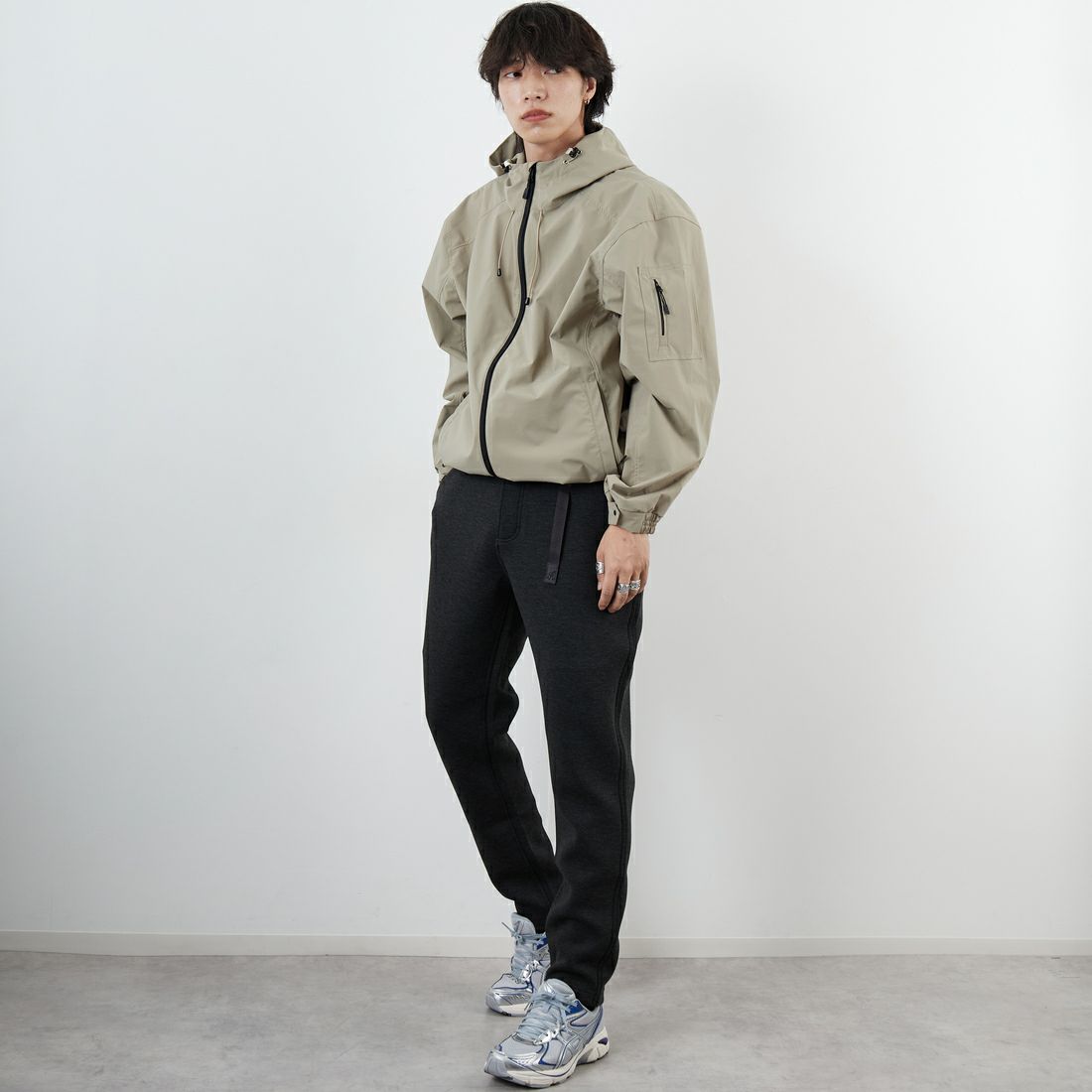 GRAMiCCi [グラミチ] 別注 テックニット スリムパンツ [GUP5-F1021-JF] CHARCOAL &&モデル身長：179cm 着用サイズ：L&&