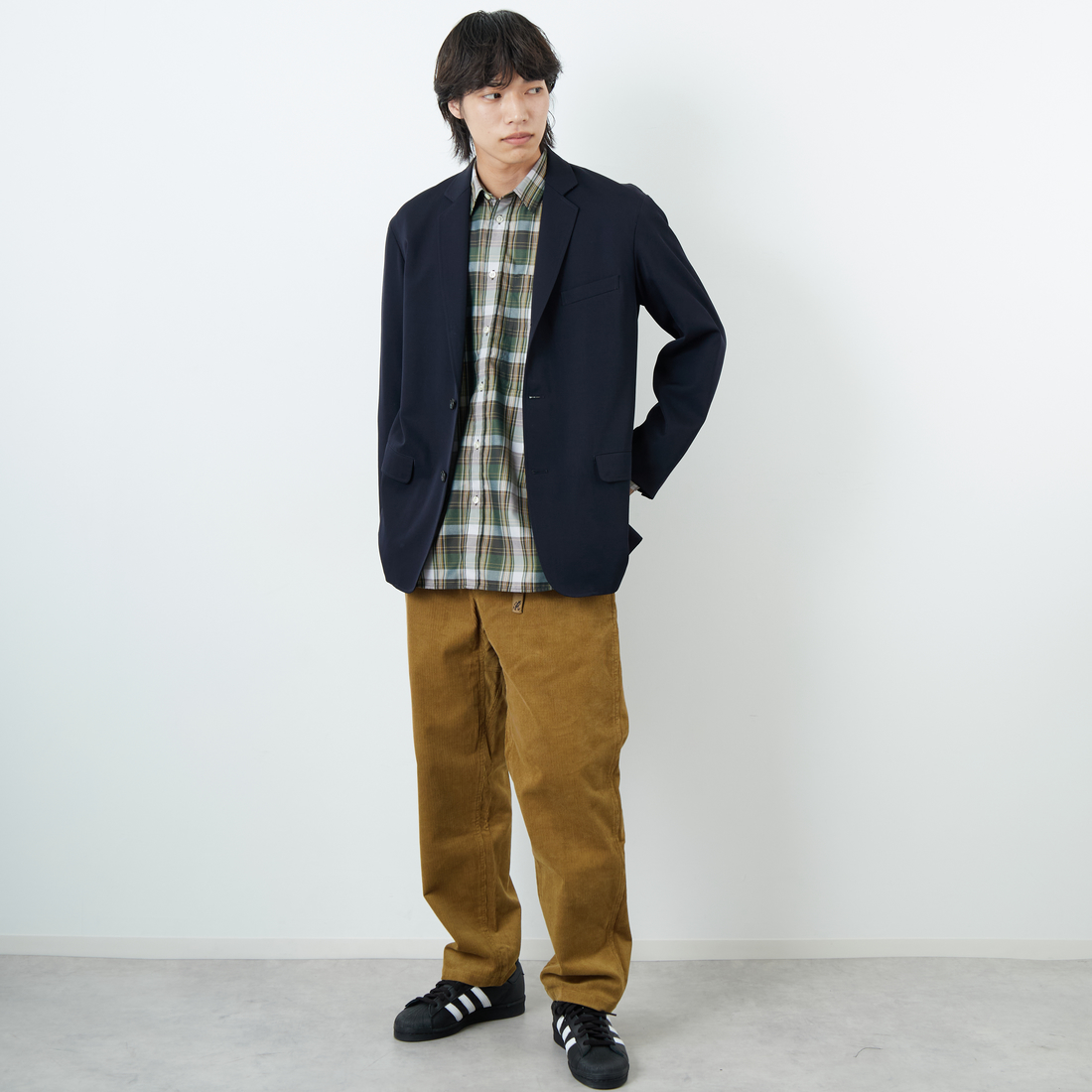 GRAMiCCi [グラミチ] 別注 コーデュロイ エブリデイパンツ [GUP5-F1022-JF] CAMEL &&モデル身長：179cm 着用サイズ：L&&