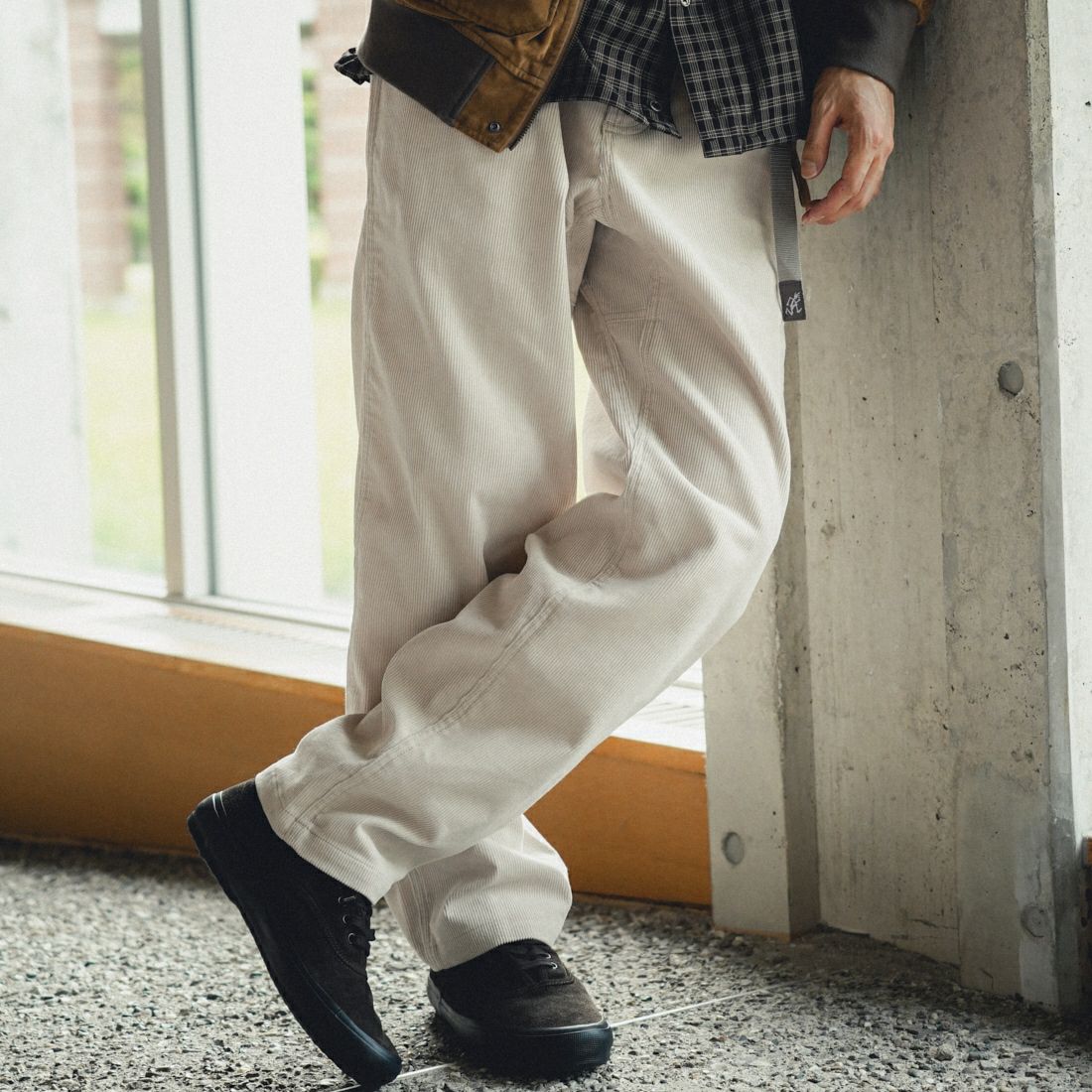 GRAMiCCi [グラミチ] 別注 コーデュロイ エブリデイパンツ [GUP5-F1022-JF] BONE &&モデル身長：168cm 着用サイズ：L&&