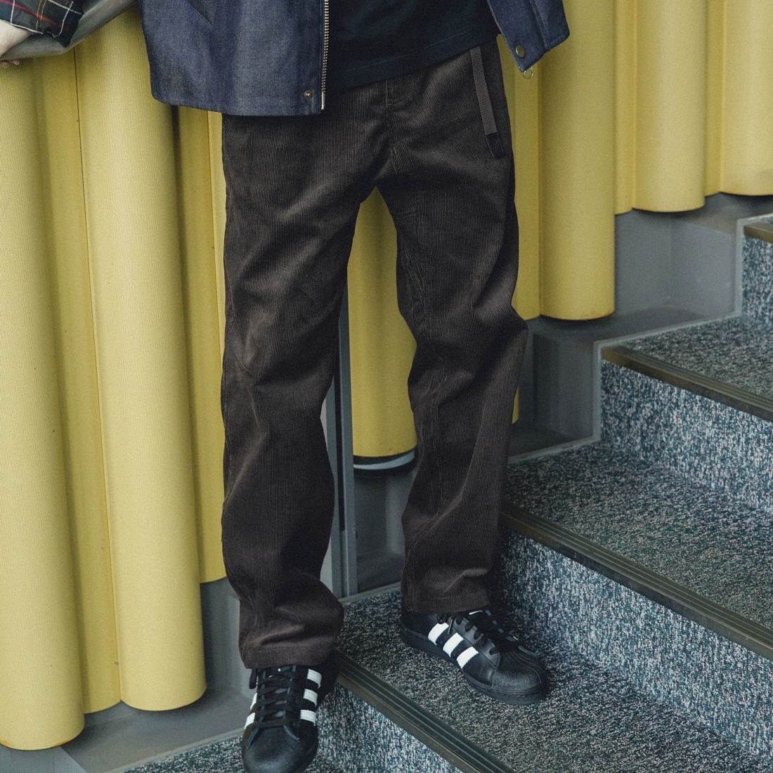 GRAMiCCi [グラミチ] 別注 コーデュロイ エブリデイパンツ [GUP5-F1022-JF] D.BROWN &&モデル身長：168cm 着用サイズ：L&&