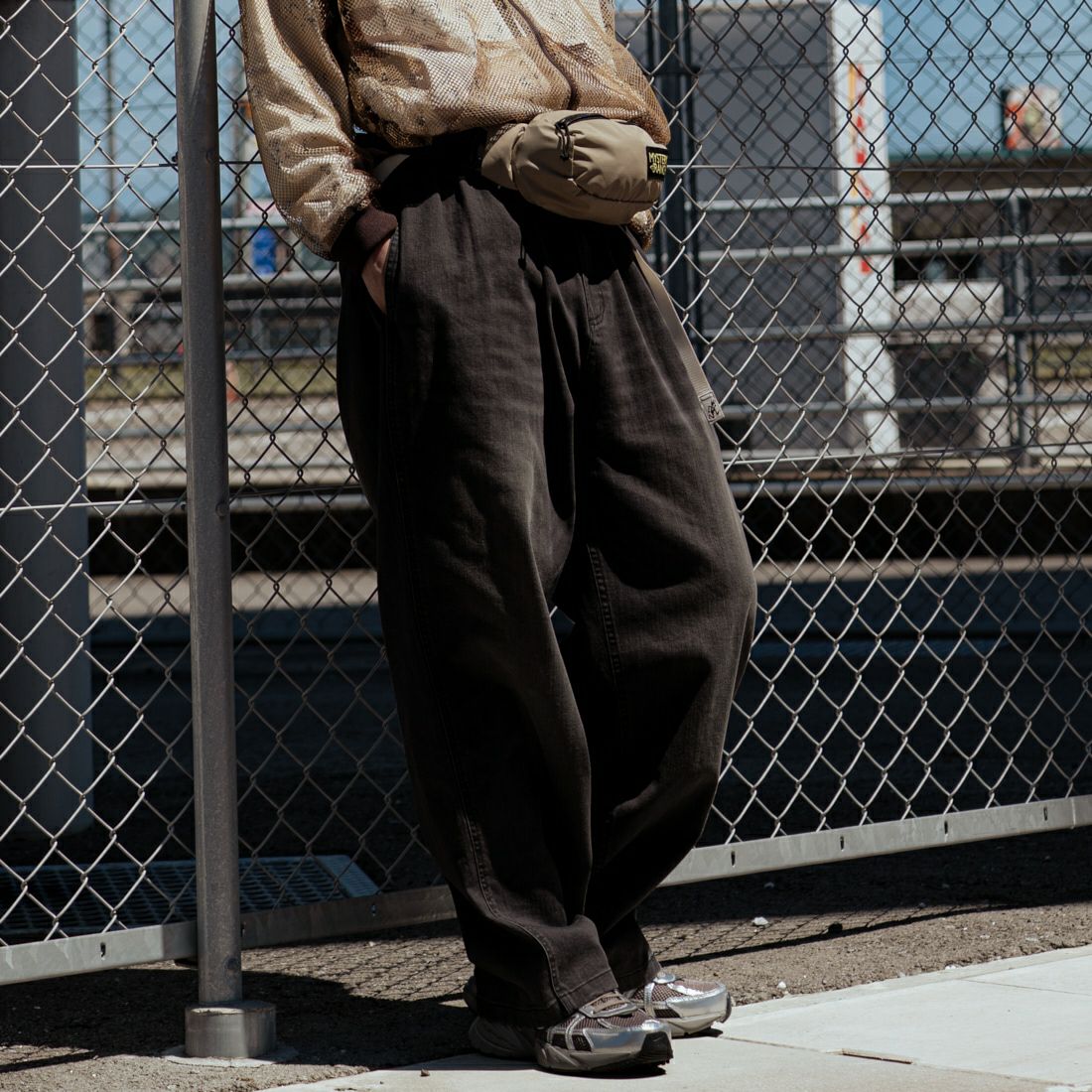 GRAMiCCi [グラミチ] 別注 ワイドデニムパンツ [GUP5-F1089-JF] BLK USED &&モデル身長：179cm 着用サイズ：L&&