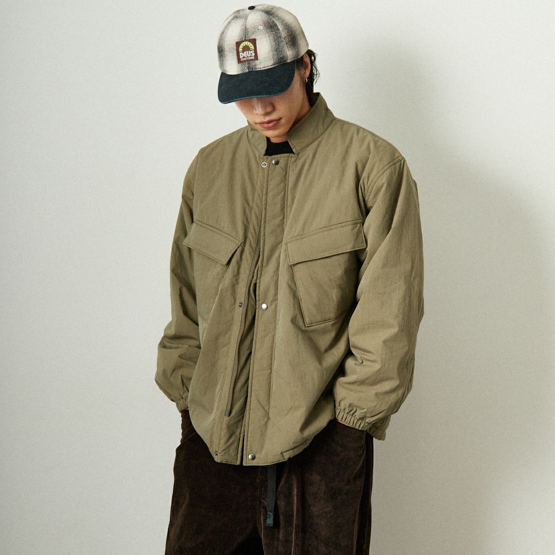 ARMY TWILL SANFORIZED [アーミーツイル サンフォライズド] 別注 中綿入り ケミカルプロテクトジャケット [AM-2554501-INT-JF] KHAKI &&モデル身長：179cm 着用サイズ：M&&