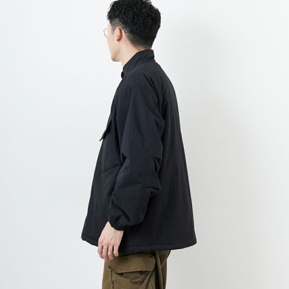 ARMY TWILL SANFORIZED [アーミーツイル サンフォライズド] 別注 中綿入り ケミカルプロテクトジャケット [AM-2554501-INT-JF] BLACK &&モデル身長：168cm 着用サイズ：M&&