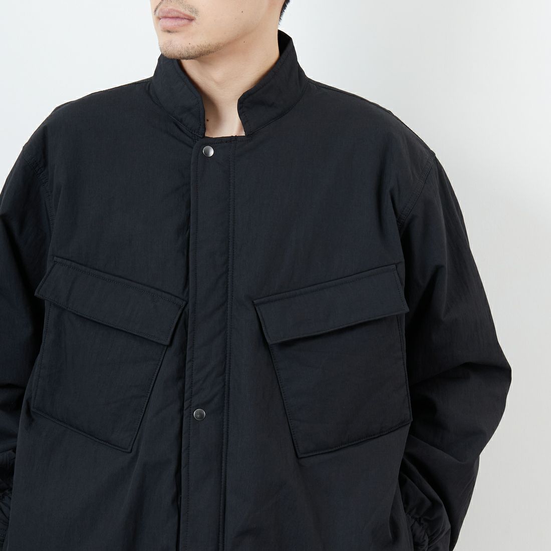 ARMY TWILL SANFORIZED [アーミーツイル サンフォライズド] 別注 中綿入り ケミカルプロテクトジャケット [AM-2554501-INT-JF] BLACK &&モデル身長：168cm 着用サイズ：M&&