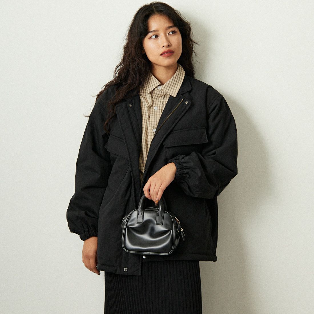 ARMY TWILL SANFORIZED [アーミーツイル サンフォライズド] 別注 中綿入り ケミカルプロテクトジャケット [AM-2554501-INT-JF] BLACK &&モデル身長：162cm 着用サイズ：S&&