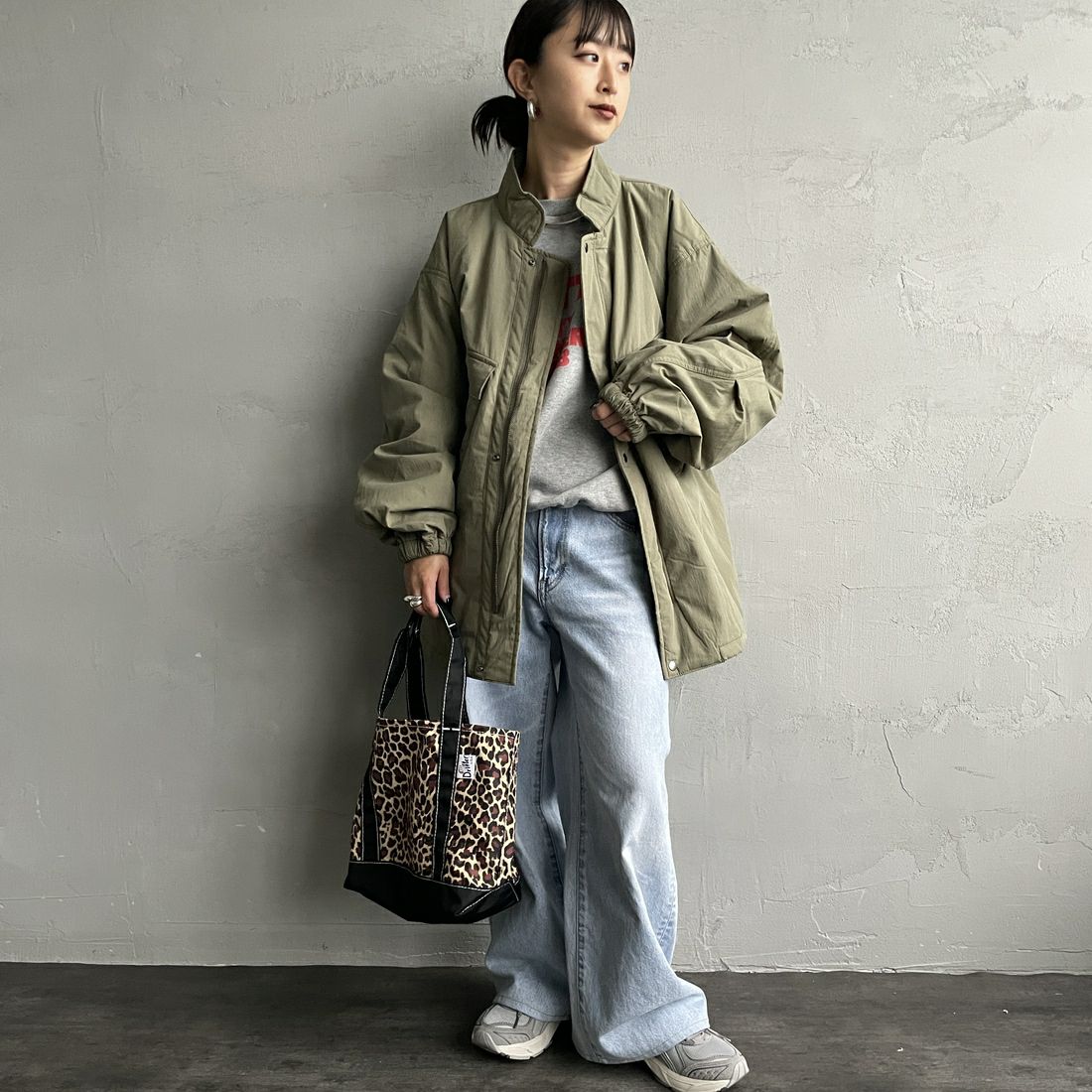 ARMY TWILL SANFORIZED [アーミーツイル サンフォライズド] 別注 中綿入り ケミカルプロテクトジャケット [AM-2554501-INT-JF] KHAKI &&モデル身長：150cm 着用サイズ：S&&