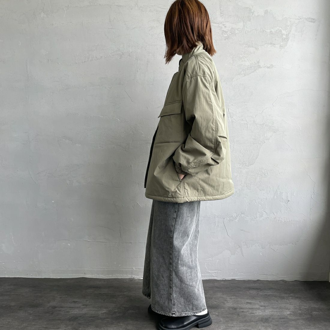 ARMY TWILL SANFORIZED [アーミーツイル サンフォライズド] 別注 中綿入り ケミカルプロテクトジャケット [AM-2554501-INT-JF] KHAKI &&モデル身長：158cm 着用サイズ：S&&
