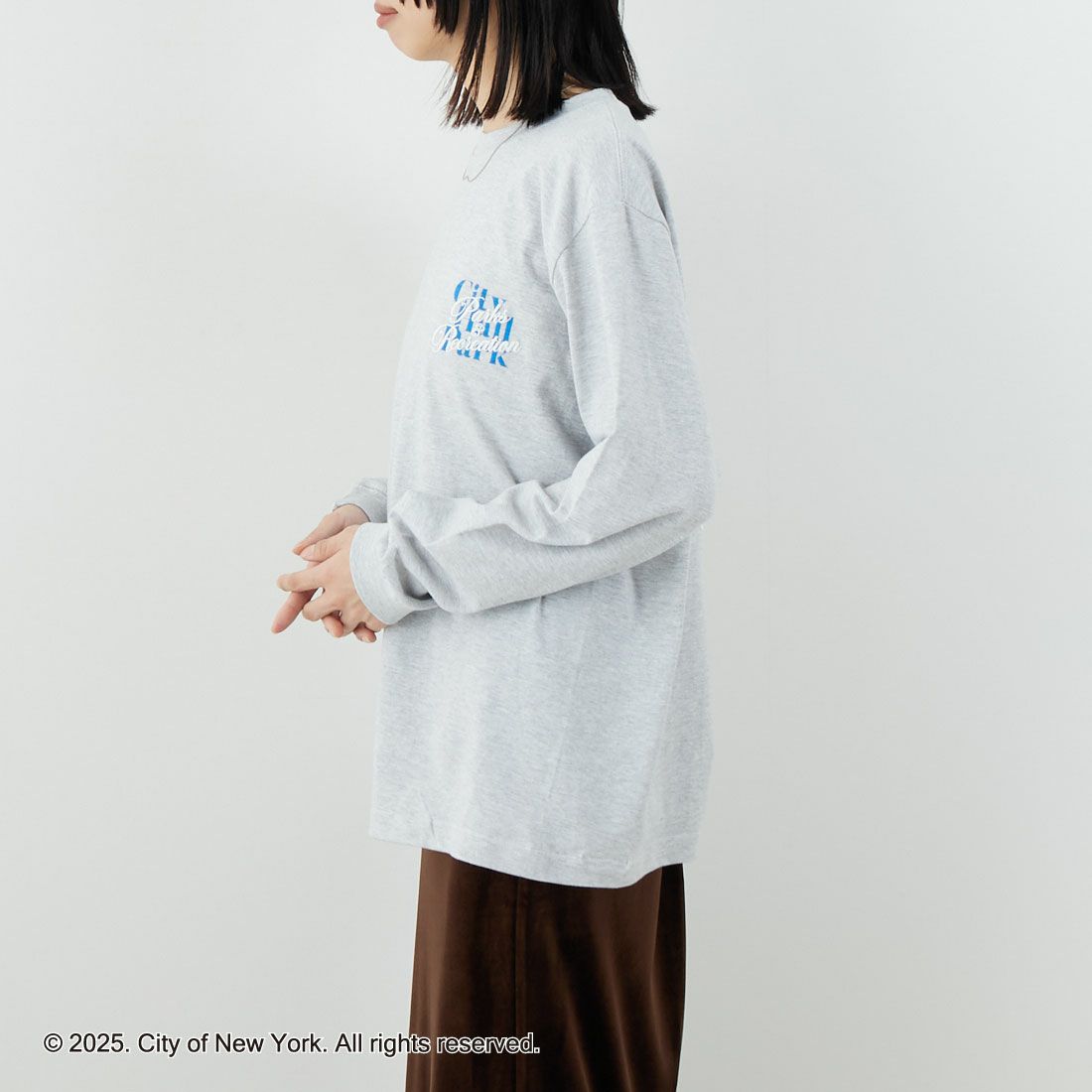 NYC × GOOD ROCK SPEED [エヌワイシー × グッドロックスピード] NYC ロングスリーブTシャツ [25NYC201W] ASH &&モデル身長：162cm 着用サイズ：F&&