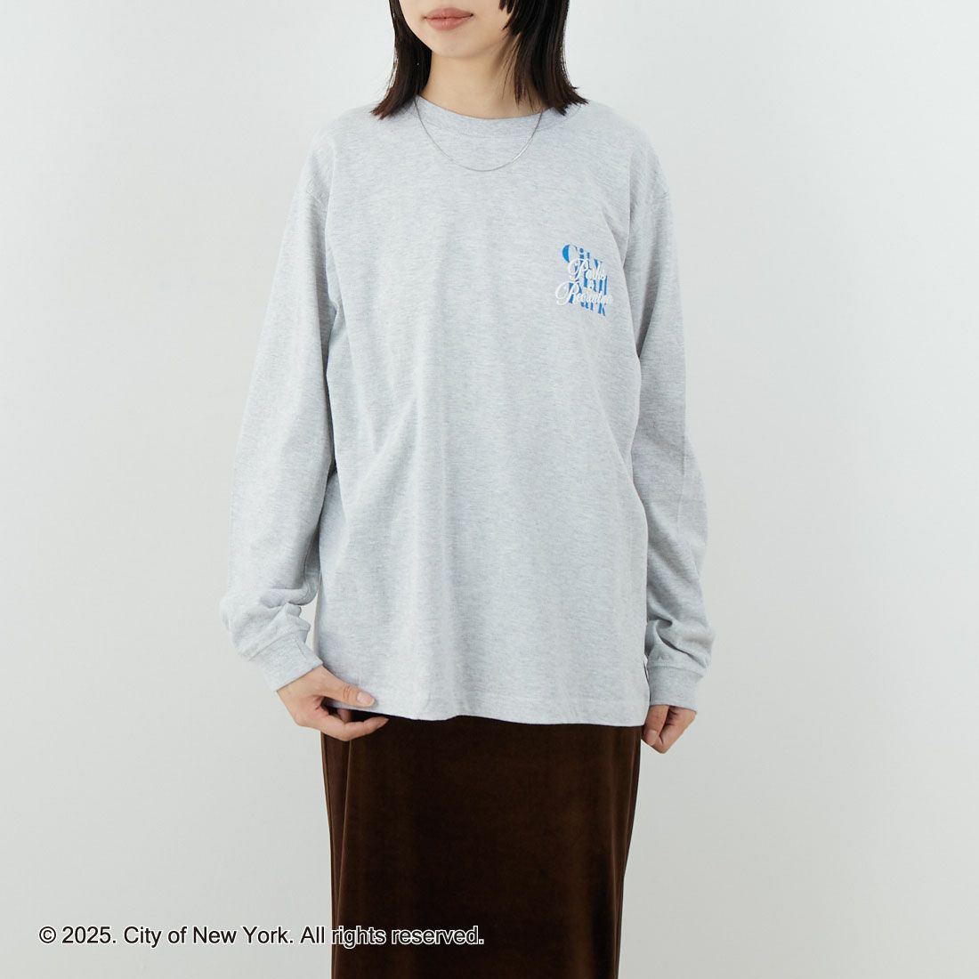 NYC × GOOD ROCK SPEED [エヌワイシー × グッドロックスピード] NYC ロングスリーブTシャツ [25NYC201W] ASH &&モデル身長：162cm 着用サイズ：F&&