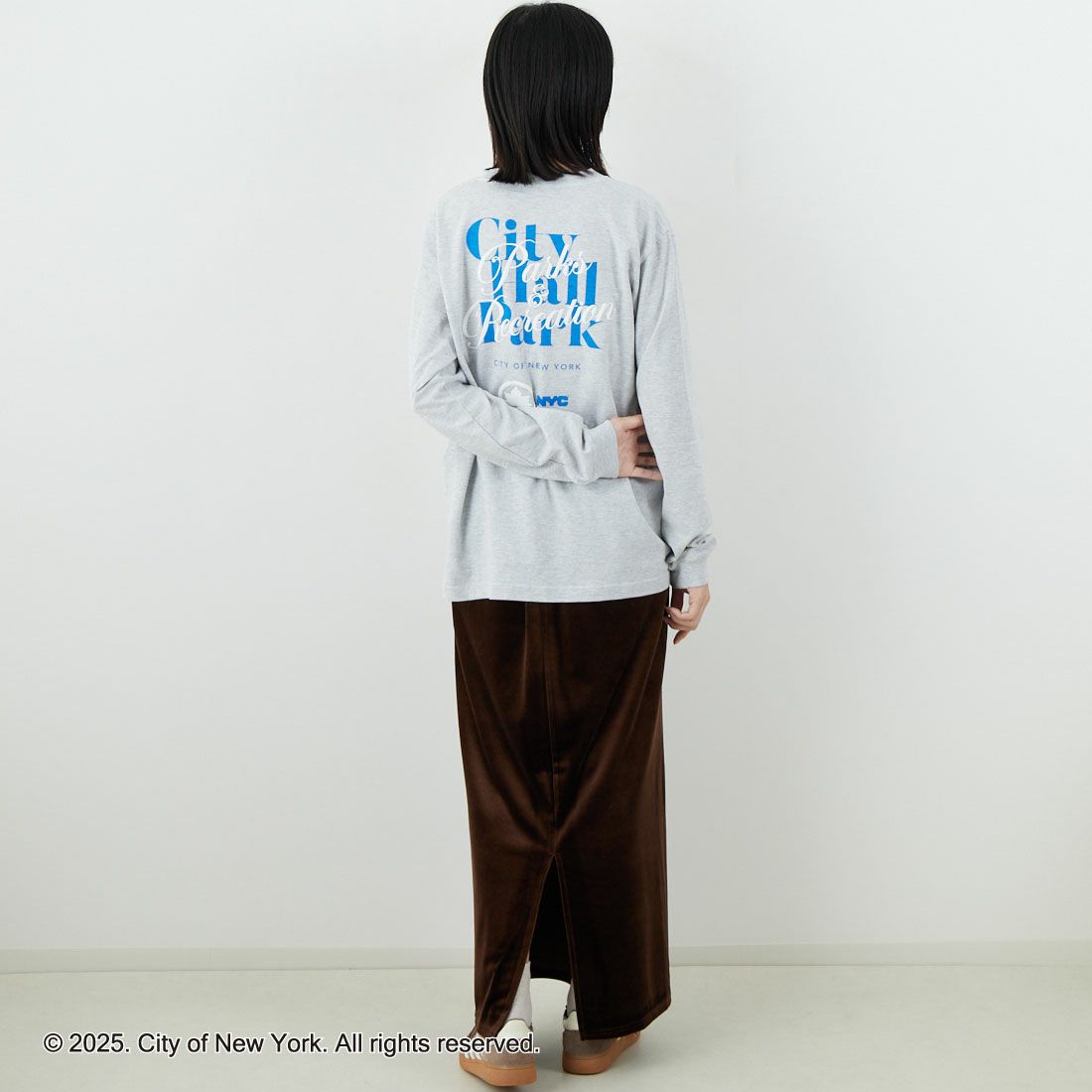 NYC × GOOD ROCK SPEED [エヌワイシー × グッドロックスピード] NYC ロングスリーブTシャツ [25NYC201W] ASH &&モデル身長：162cm 着用サイズ：F&&