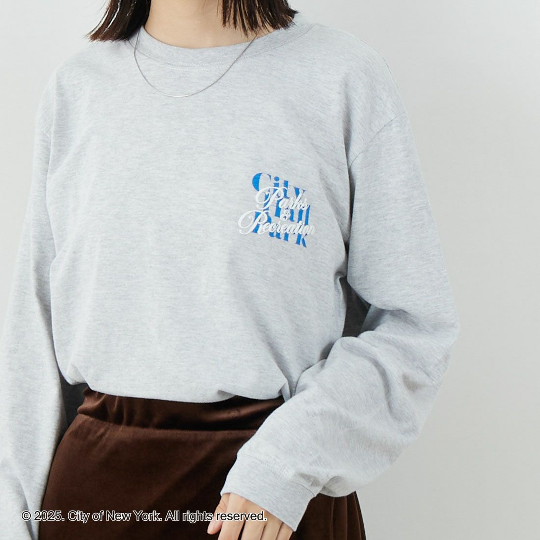 NYC × GOOD ROCK SPEED [エヌワイシー × グッドロックスピード] NYC ロングスリーブTシャツ [25NYC201W] ASH &&モデル身長：162cm 着用サイズ：F&&