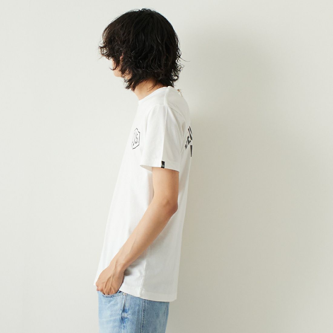 DEUS EX MACHINA [デウス エクス マキナ] TOKYO ADDRESS Tシャツ [T-DMW41808R] WHITE &&モデル身長：182cm 着用サイズ：S&&