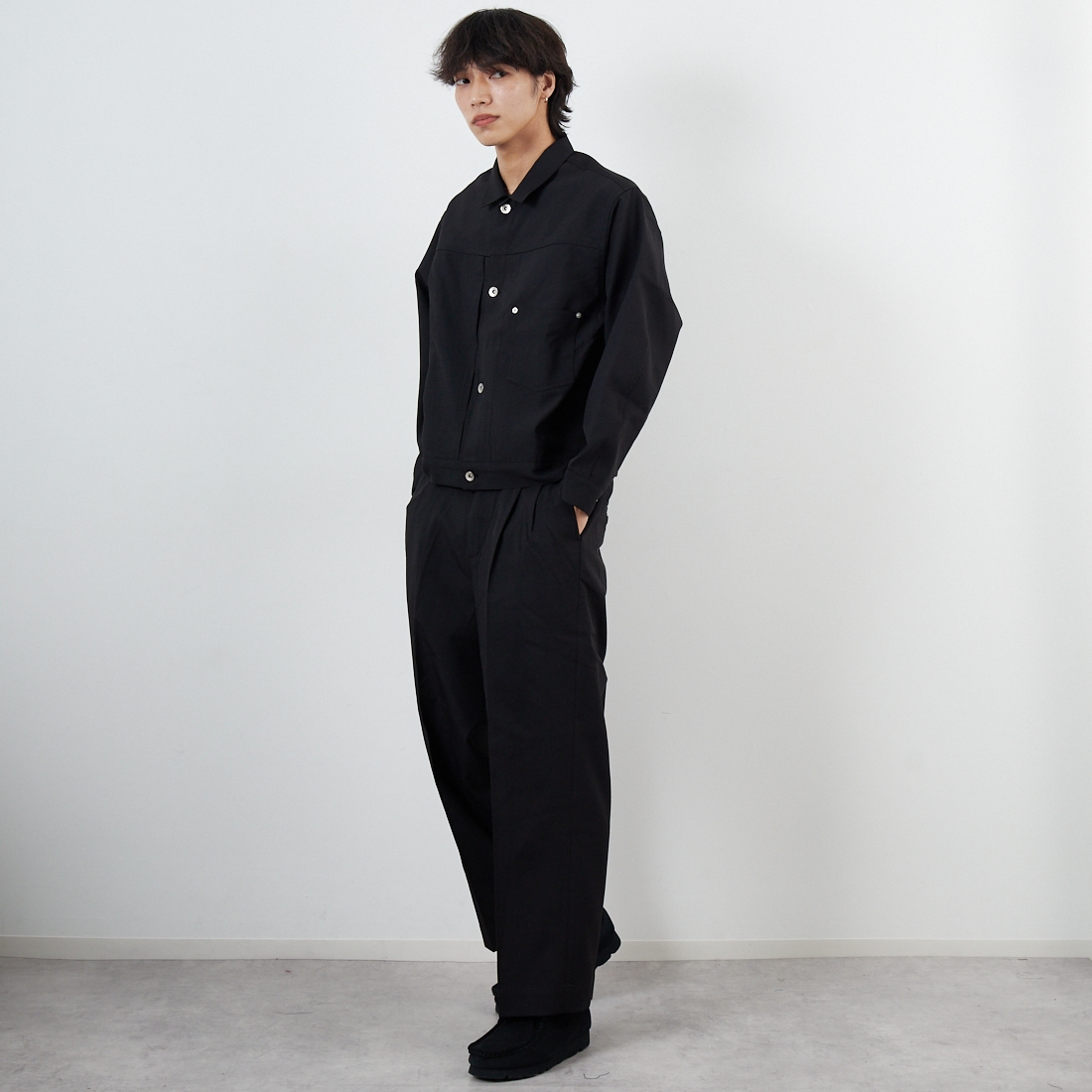 SLICK [スリック] テックツイルトラッカージャケット [5111026] 700 BLACK &&モデル身長：179cm 着用サイズ：1&&