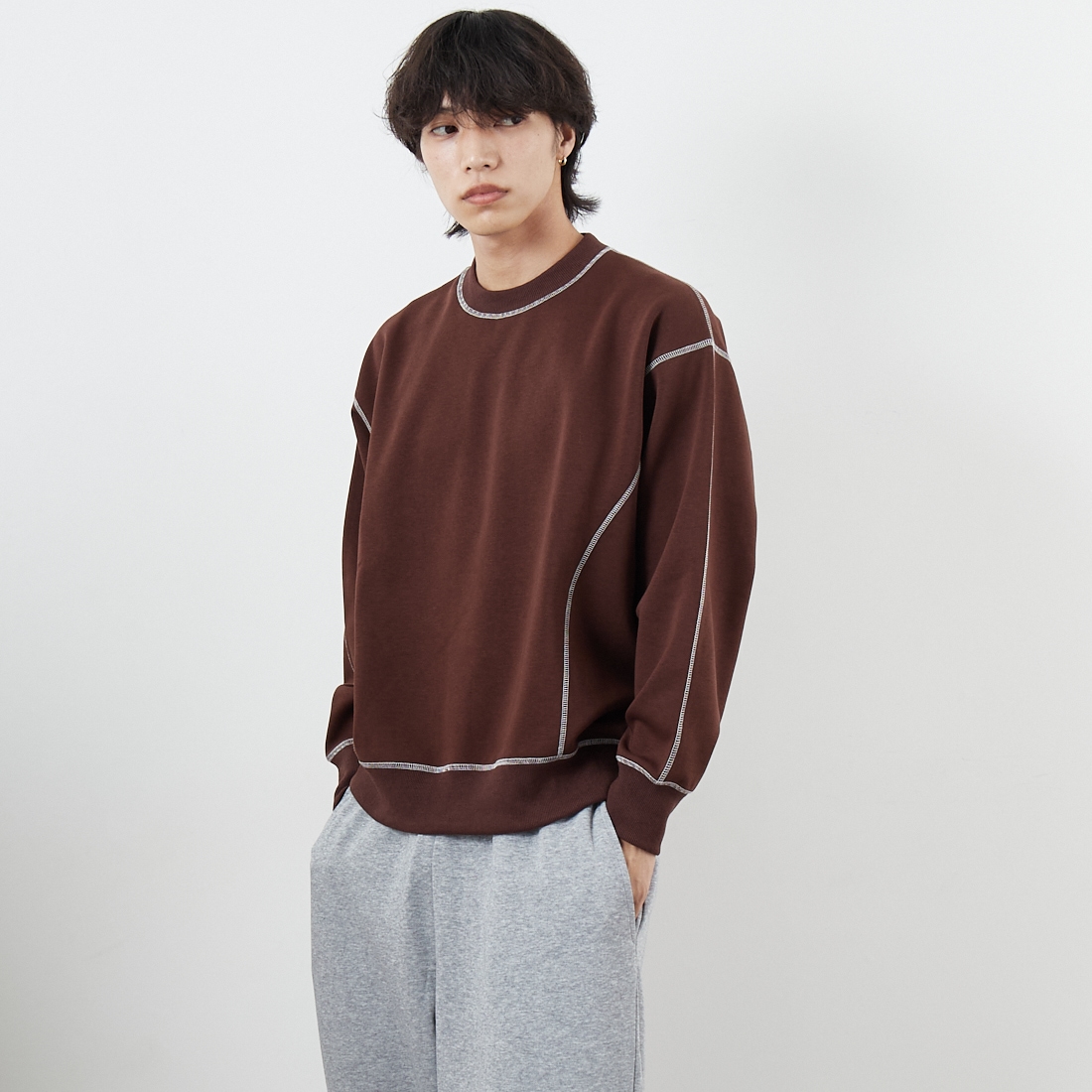 SLICK [スリック] ダブルエアニットステッチワークプルオーバー [5131030] 500 BROWN &&モデル身長：179cm 着用サイズ：1&&