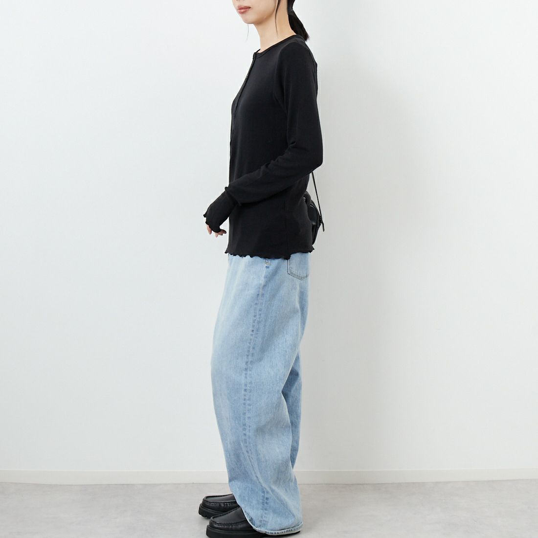 KHA:KI [カーキ] ヘンリーネックカットソー [MIL25FCS3464] BLACK &&モデル身長：162cm 着用サイズ：1&&