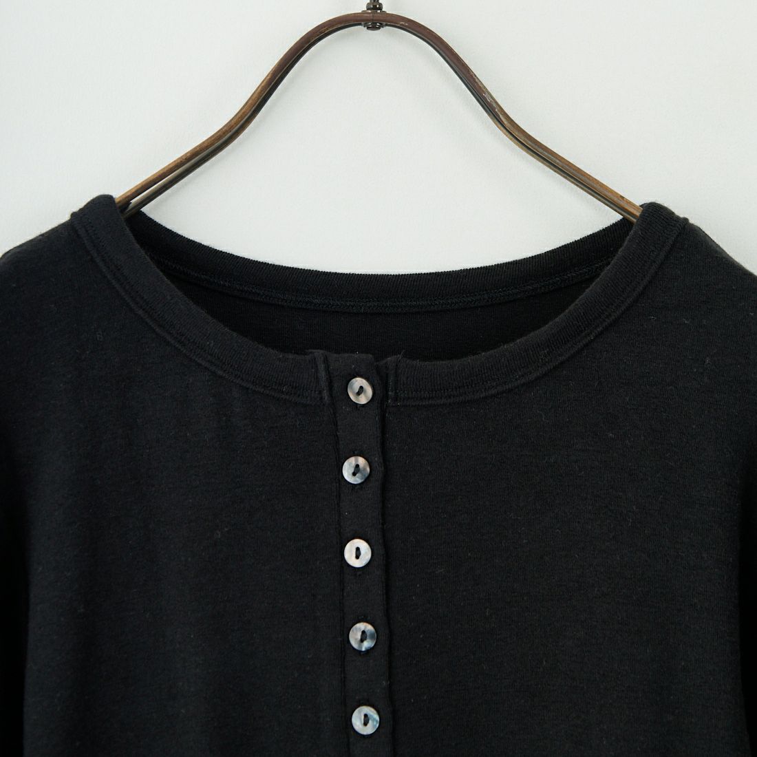 KHA:KI [カーキ] ヘンリーネックカットソー [MIL25FCS3464] BLACK