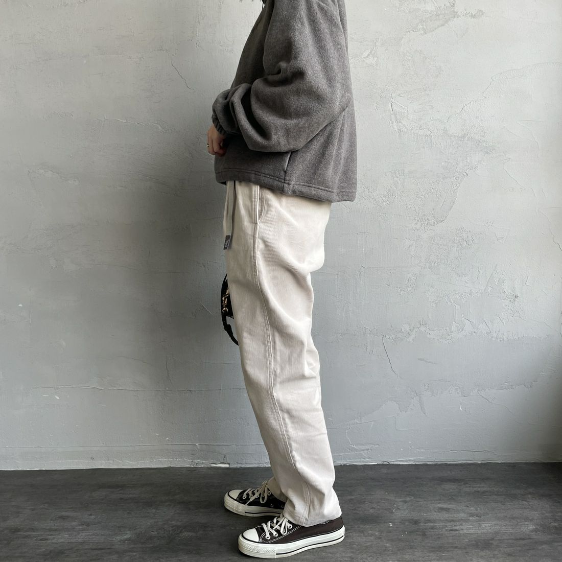 GRAMiCCi [グラミチ] 別注 コーデュロイ エブリデイパンツ [GUP5-F1022-JF] BONE &&モデル身長：158cm 着用サイズ：S&&