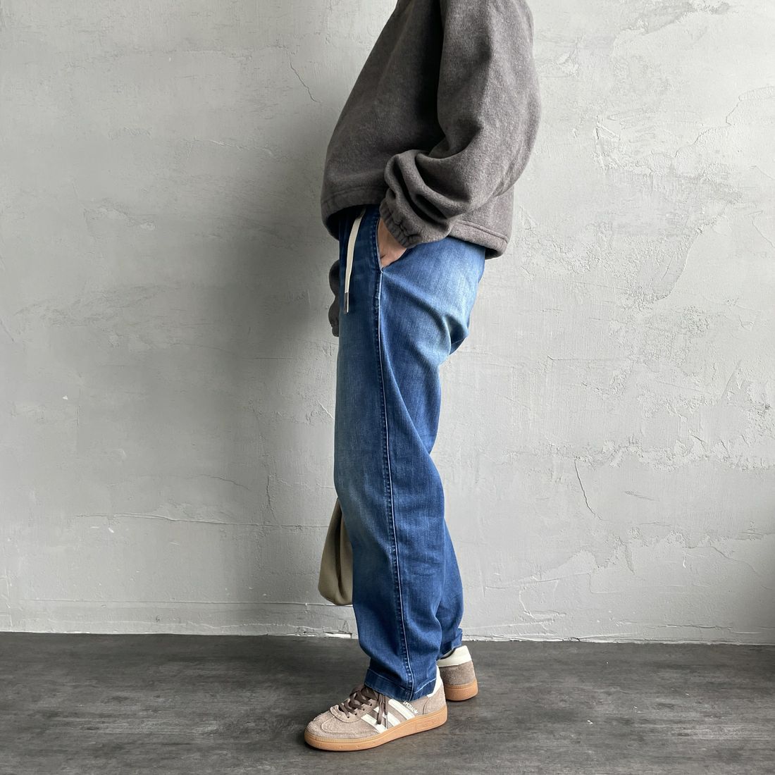 GRAMiCCi [グラミチ] 別注 ストレッチデニム エブリデイパンツ [GUP5-F1023-JF] D.USED BLU &&モデル身長：158cm 着用サイズ：S&&