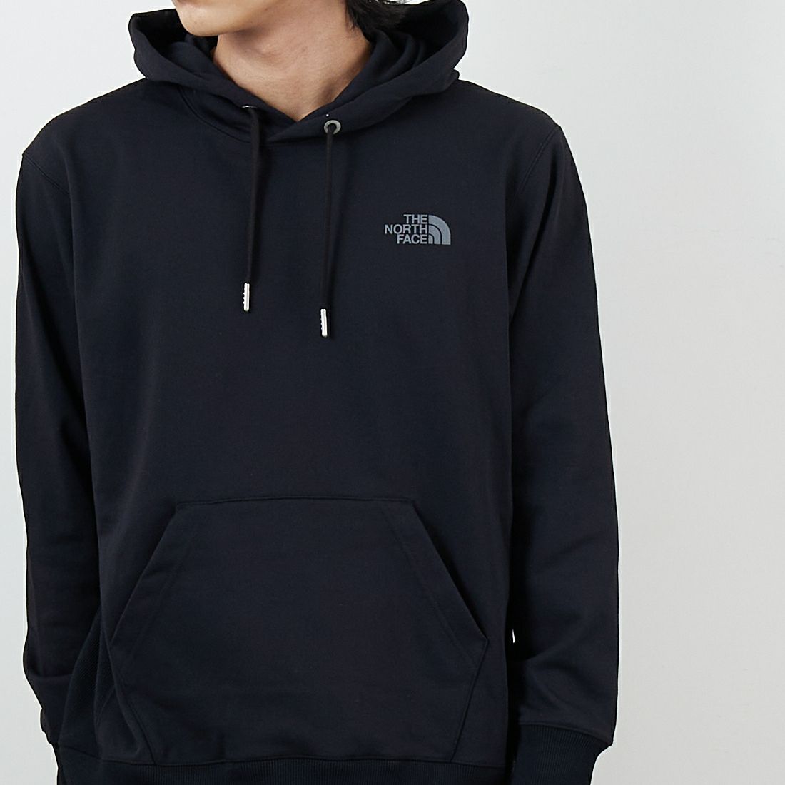 THE NORTH FACE [ザ ノースフェイス] バックスクエアロゴフーディ [NT62533] K &&モデル身長：179cm 着用サイズ：M&&