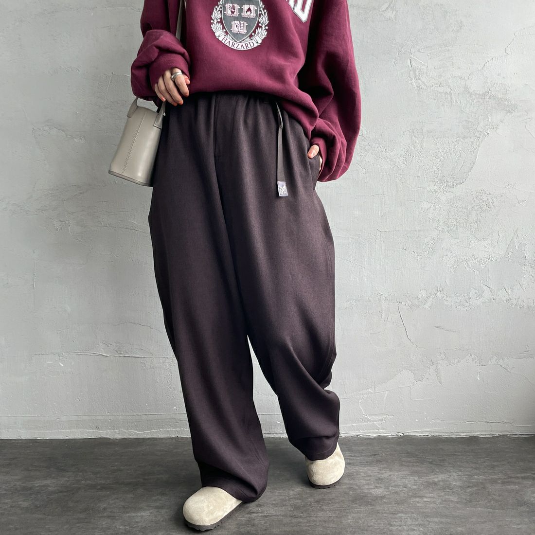GRAMiCCi [グラミチ] 別注 ワイドデニムパンツ [GUP5-F1089-JF] BROWN &&モデル身長：158cm 着用サイズ：S&