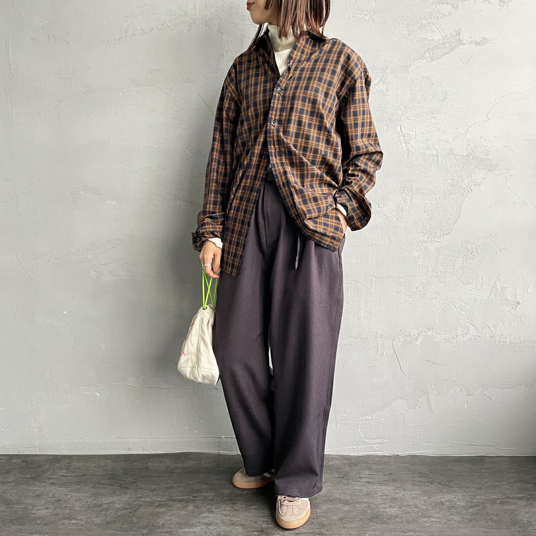 GRAMiCCi [グラミチ] 別注 ワイドデニムパンツ [GUP5-F1089-JF] BROWN &&モデル身長：158cm 着用サイズ：S&