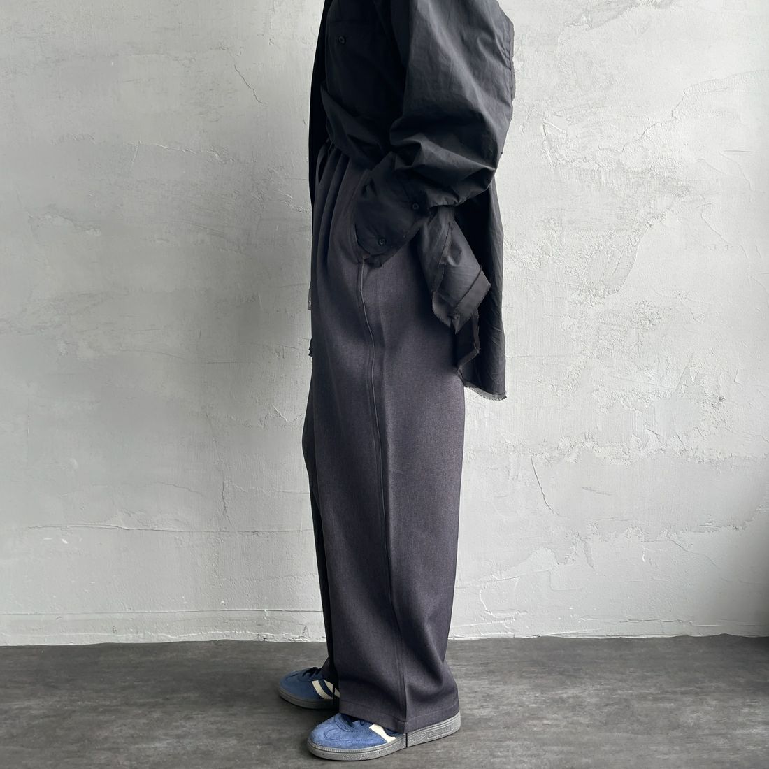 GRAMiCCi [グラミチ] 別注 ワイドデニムパンツ [GUP5-F1089-JF] CHARCOAL &&モデル身長：160cm 着用サイズ：S&&