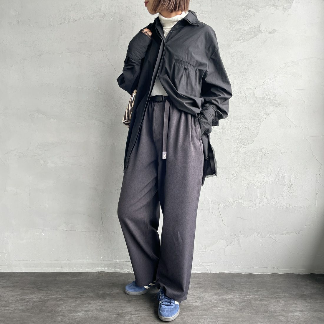 GRAMiCCi [グラミチ] 別注 ワイドデニムパンツ [GUP5-F1089-JF] CHARCOAL &&モデル身長：160cm 着用サイズ：S&&