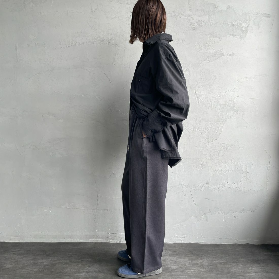 GRAMiCCi [グラミチ] 別注 ワイドデニムパンツ [GUP5-F1089-JF] CHARCOAL &&モデル身長：160cm 着用サイズ：S&&