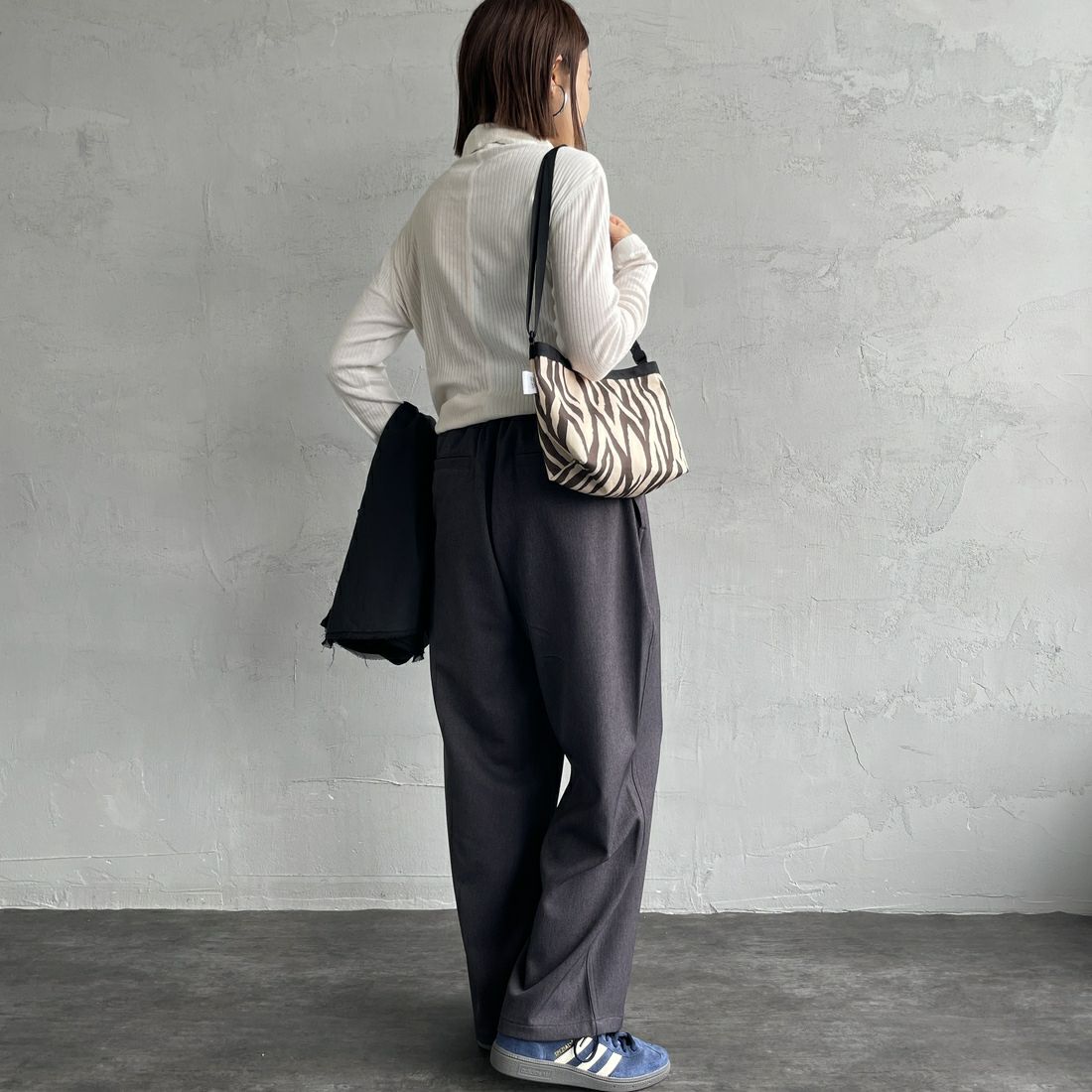 GRAMiCCi [グラミチ] 別注 ワイドデニムパンツ [GUP5-F1089-JF] CHARCOAL &&モデル身長：160cm 着用サイズ：S&&
