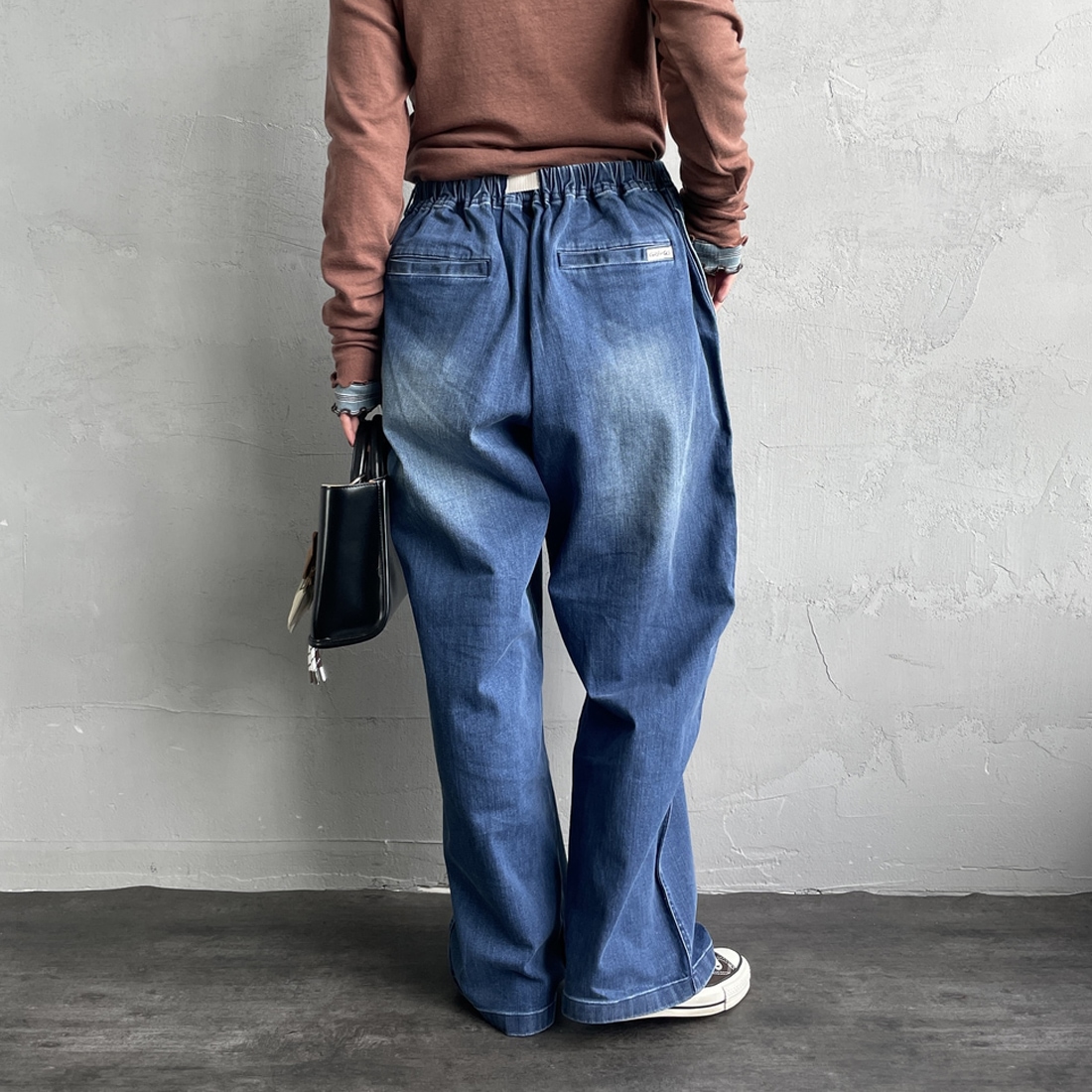 GRAMiCCi [グラミチ] 別注 ワイドデニムパンツ [GUP5-F1089-JF] D.USED BLU &&モデル身長：158cm 着用サイズ：S&&