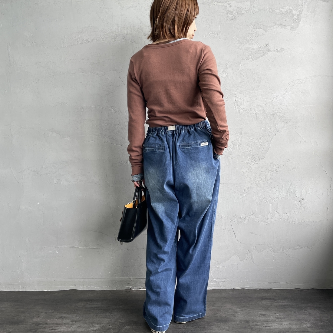 GRAMiCCi [グラミチ] 別注 ワイドデニムパンツ [GUP5-F1089-JF] D.USED BLU &&モデル身長：158cm 着用サイズ：S&&