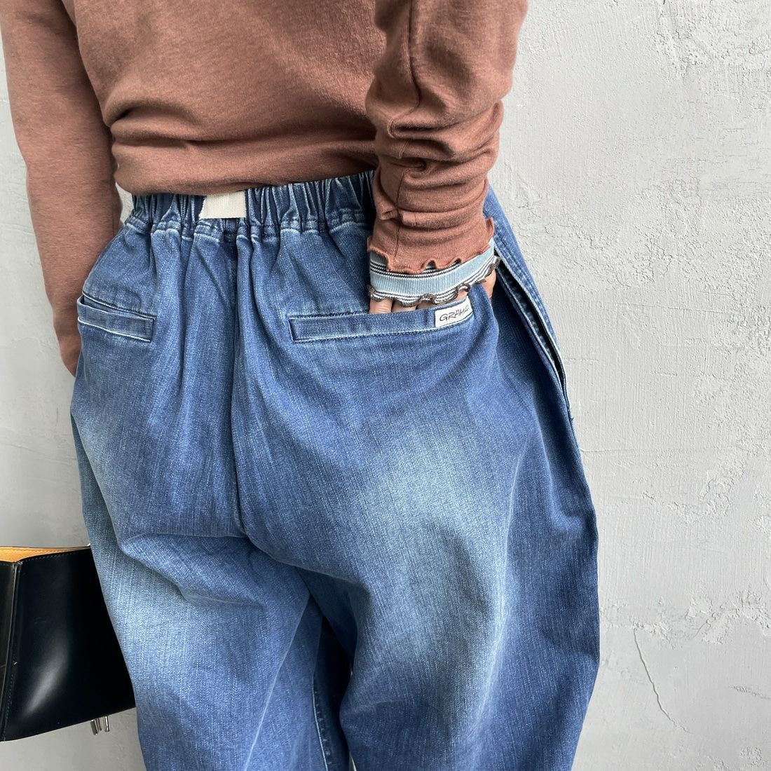 GRAMiCCi [グラミチ] 別注 ワイドデニムパンツ [GUP5-F1089-JF] D.USED BLU &&モデル身長：158cm 着用サイズ：S&&