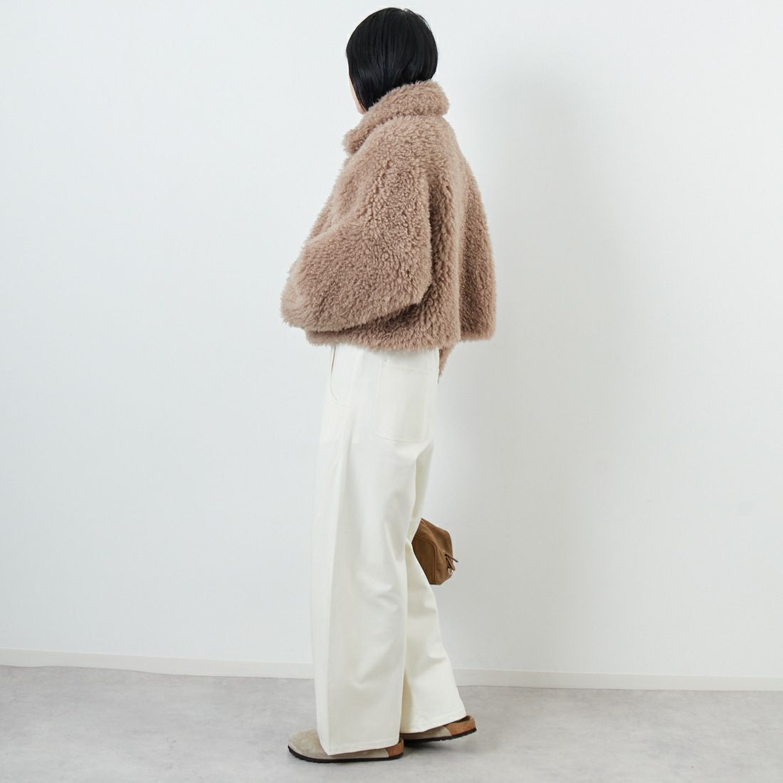 DIGNITE COLLIER [ディニテコリエ] カットカーブパンツ [80256045] 031 ｵﾌ &&モデル身長：167cm 着用サイズ：F&&