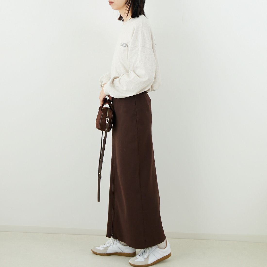 Maison de L'allure [メゾン ドゥ ラリュール] 2WAYジップナローニットスカート [M25131025] 28 BROWN &&モデル身長：162cm 着用サイズ：F&&