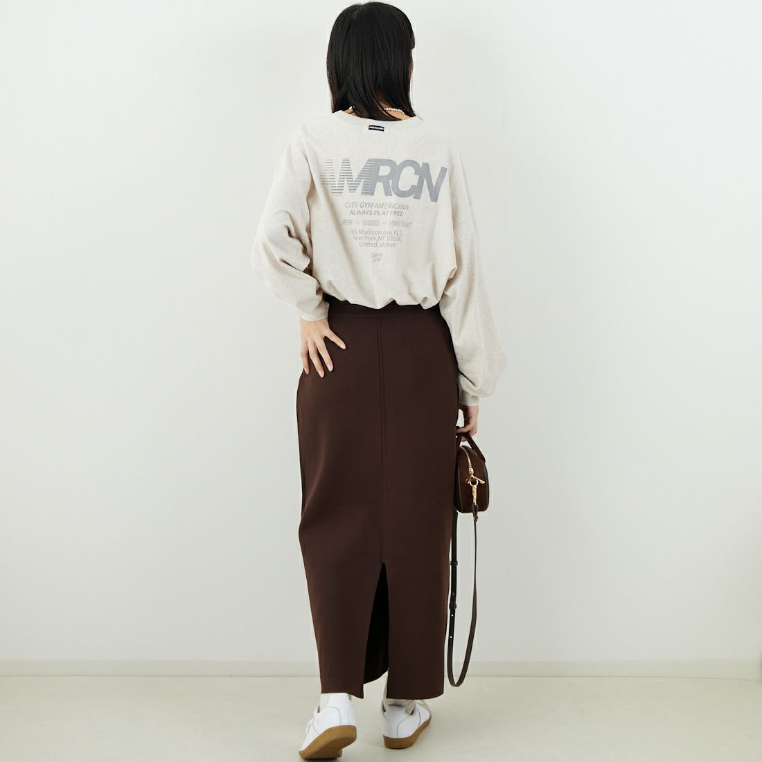 Maison de L'allure [メゾン ドゥ ラリュール] 2WAYジップナローニットスカート [M25131025] 28 BROWN &&モデル身長：162cm 着用サイズ：F&&