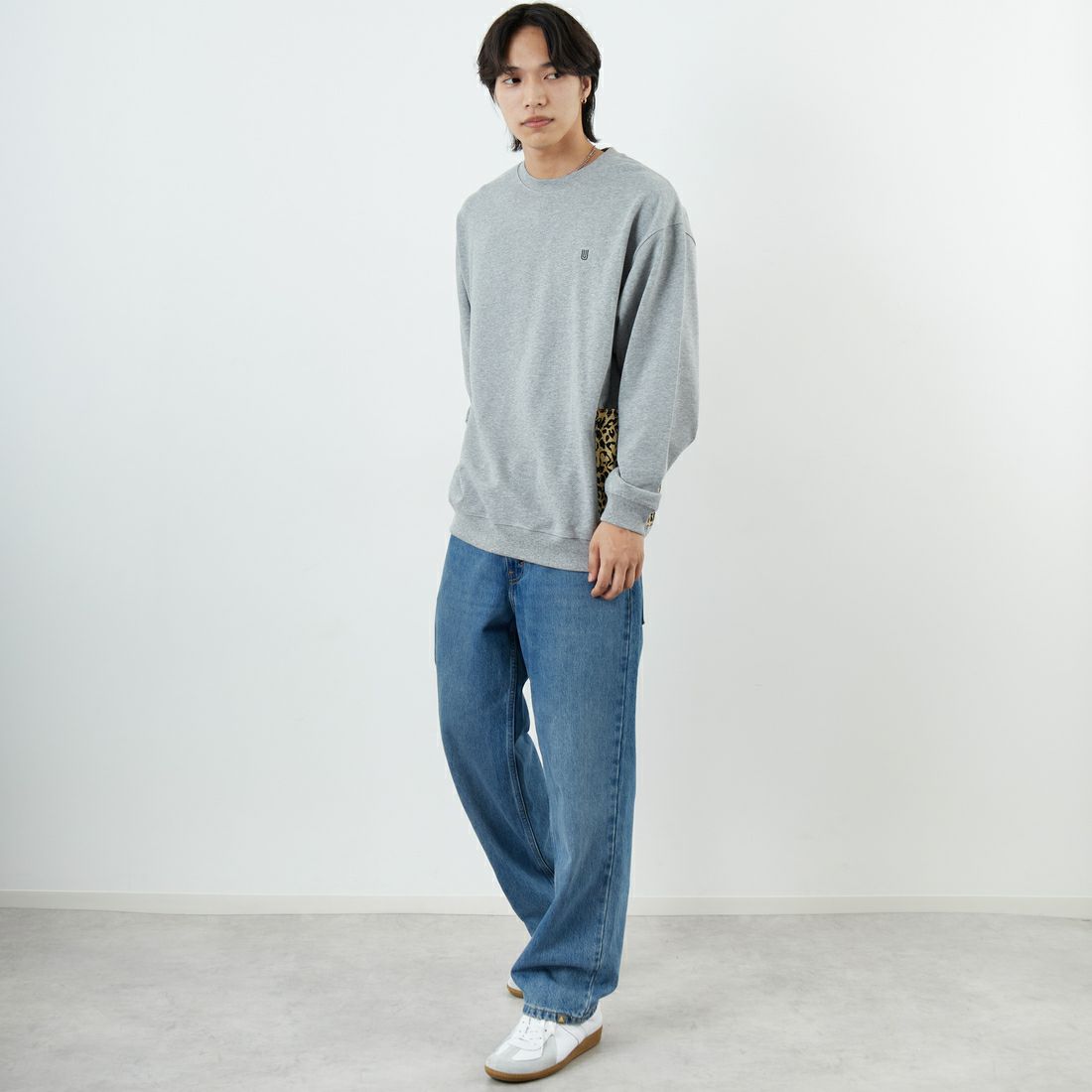 UNIVERSAL OVERALL [ユニバーサルオーバーオール] 別注 レオパードポケット カバーオールスウェット [U2531226IN-JF] ASH &&モデル身長：179cm 着用サイズ：XL&&