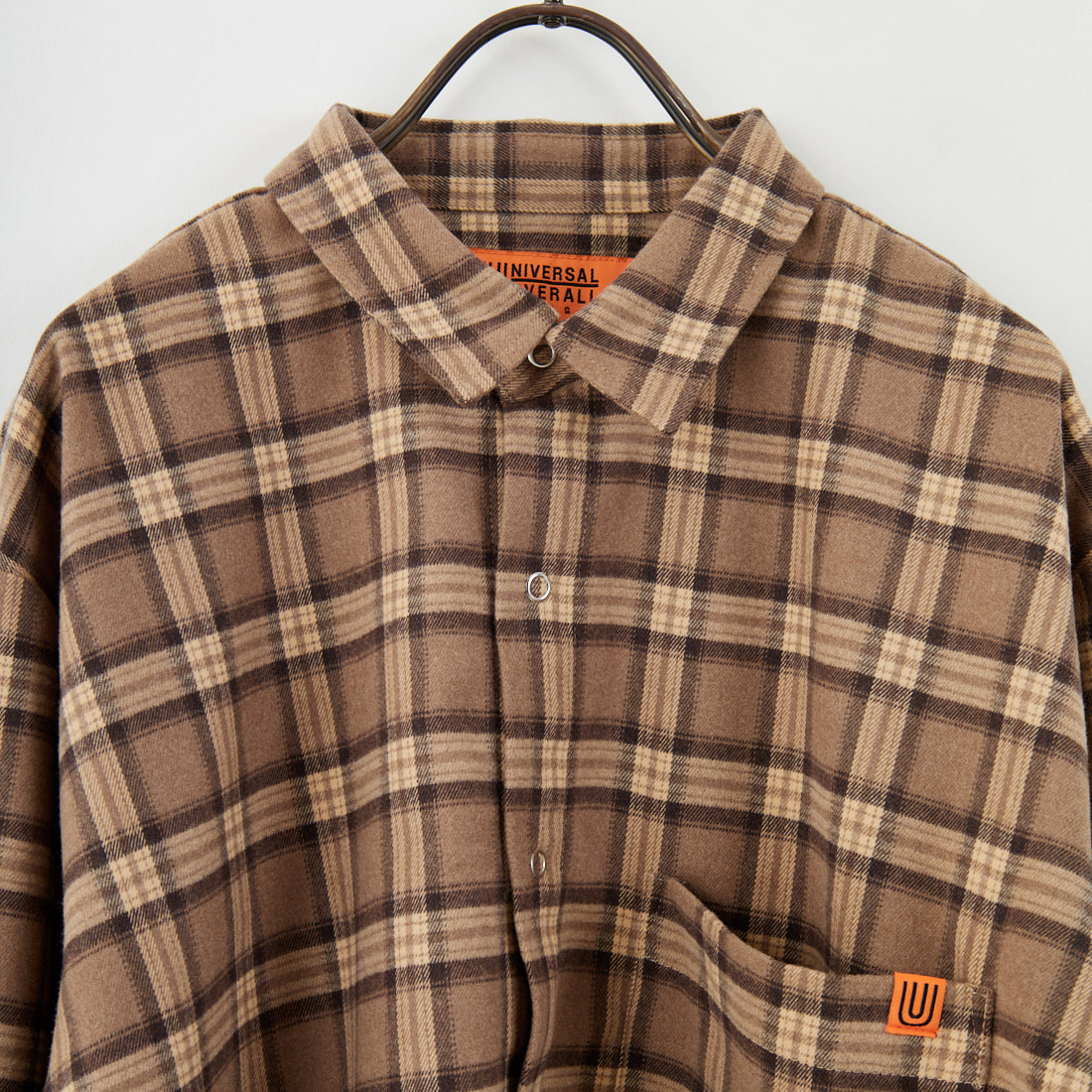 UNIVERSAL OVERALL [ユニバーサルオーバーオール] 別注 ショート丈ビッグポケットシャツ [U2533158IN-JF] BEIGE