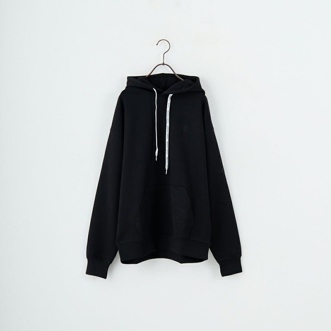 UNIVERSAL OVERALL [ユニバーサルオーバーオール] 別注 ワンポイントロゴ刺繍 ポンチ スウェットパーカー [U2531230IN-JF] BLACK