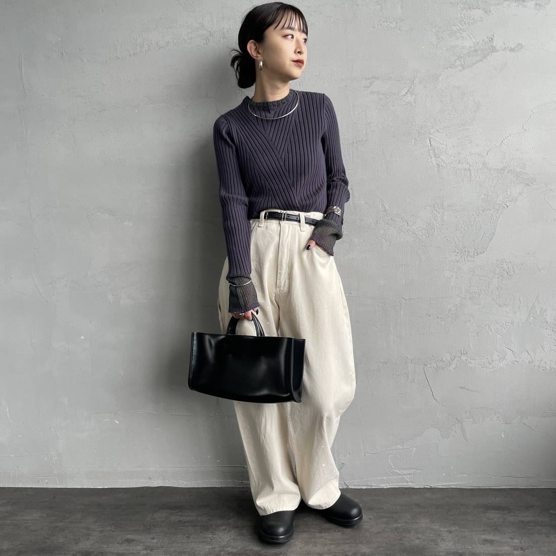 nenom [ネノム] ラメ袖切り替え ランダムリブニット [NE25131024] 08 CHARCOA &&モデル身長：150cm 着用サイズ：F&&