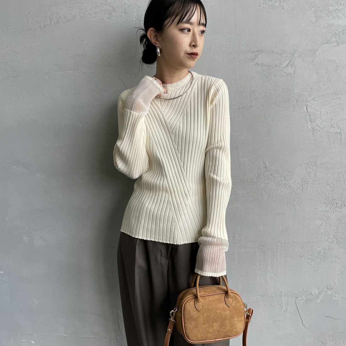 nenom [ネノム] ラメ袖切り替え ランダムリブニット [NE25131024] 21 IVORY &&モデル身長：150cm 着用サイズ：F&&