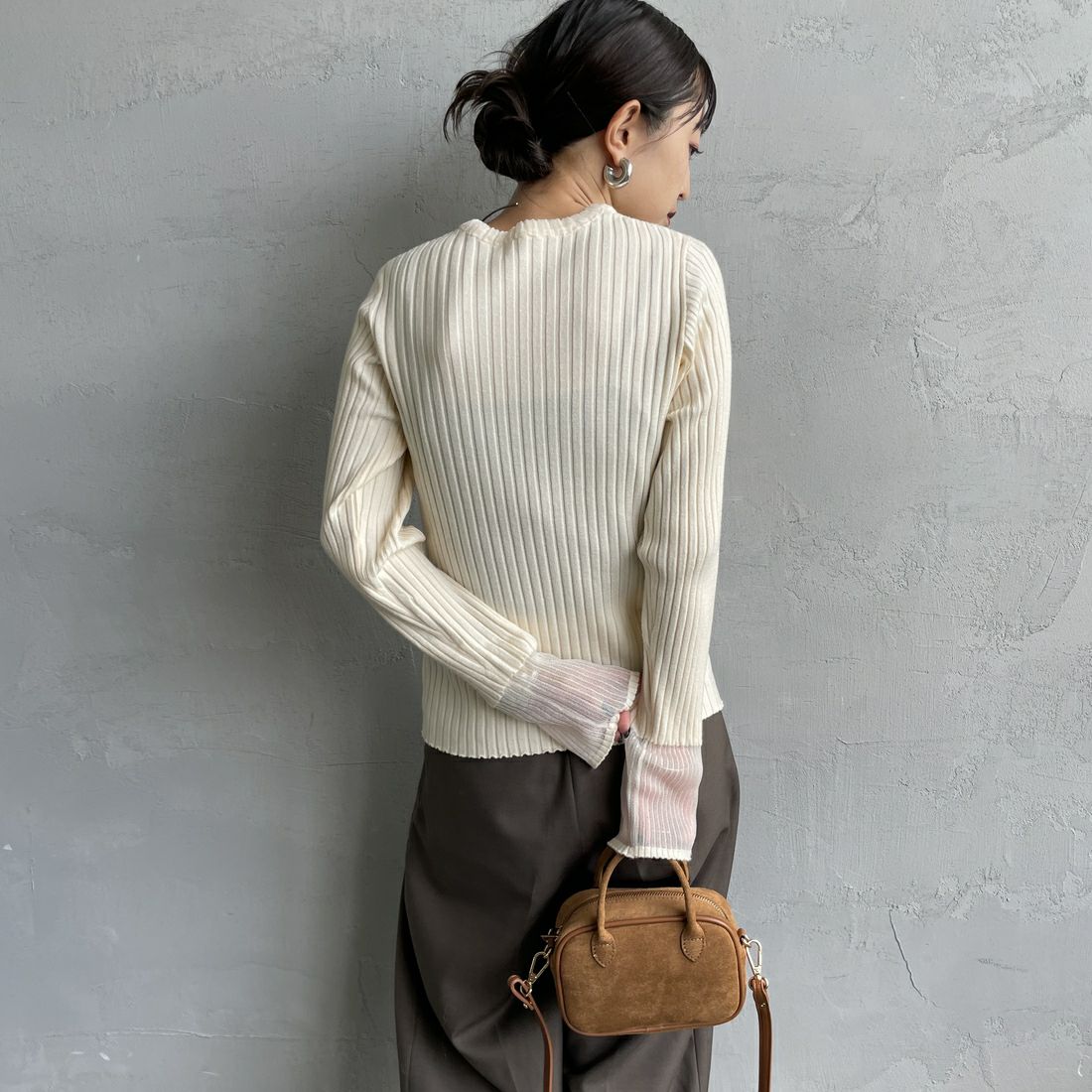 nenom [ネノム] ラメ袖切り替え ランダムリブニット [NE25131024] 21 IVORY &&モデル身長：150cm 着用サイズ：F&&