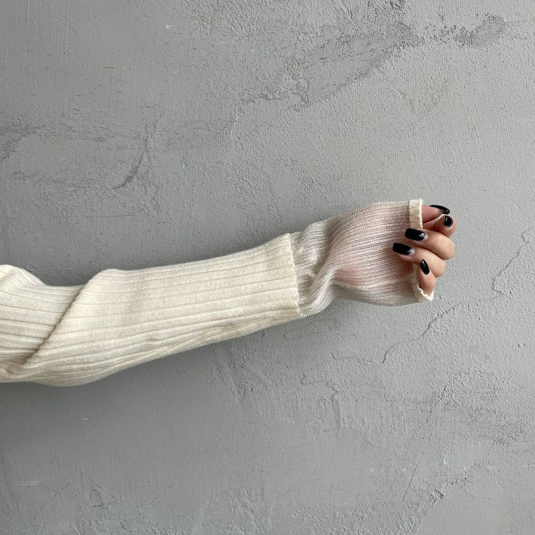 nenom [ネノム] ラメ袖切り替え ランダムリブニット [NE25131024] 21 IVORY &&モデル身長：150cm 着用サイズ：F&&